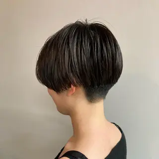 ショート 顔まわりレイヤー デザインカットのヘアスタイル
