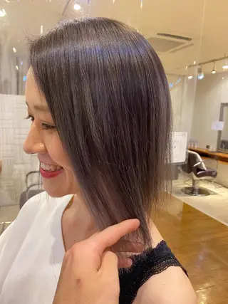 ショート カラー 韓国🇰🇷レイヤー カットオリーブカラーのヘアスタイル