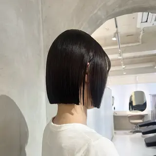 ミディアム 切りっぱなしボブ/ 艶カラー/綾莉のヘアスタイル