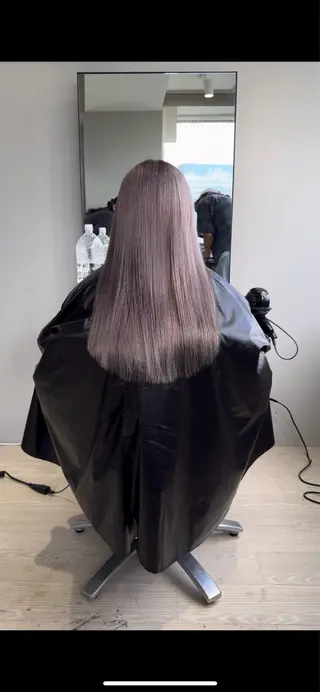 カラー ニトウ レイナのヘアスタイル