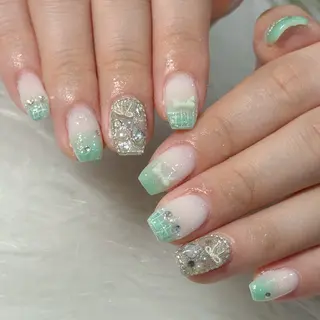 ネイル LAVISH nanamiのネイルデザイン