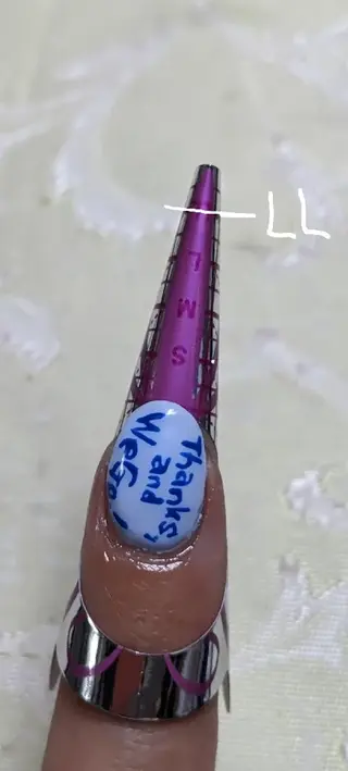 ネイル フラワー ムーンのネイルデザイン