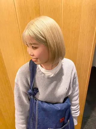 ミディアム デザインカラー/ボブ ブリーチカラー/ユリのヘアスタイル