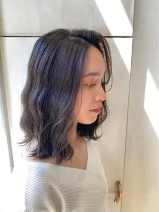 ミディアム 透明感カラー NAN AMI グレージュのヘアスタイル