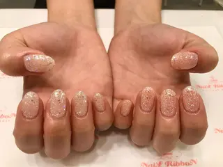 ネイル ネイルリボン 受付スタッフのネイルデザイン
