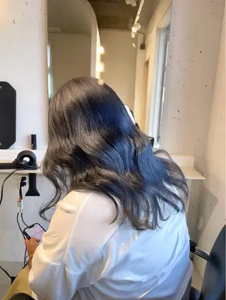 ミディアム カラー tim hinaのヘアスタイル