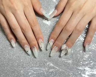 ネイル VIERU 🌈🎀💖のネイルデザイン