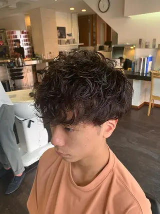 ショート カラー パーマ 向井 優汰のヘアスタイル