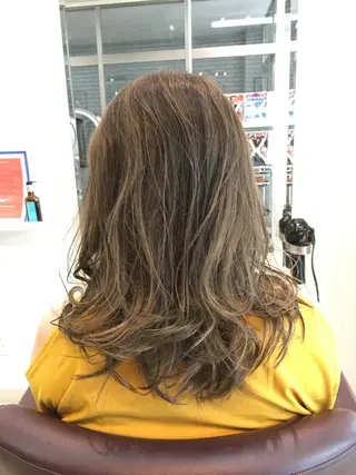 ミディアム カラー 中村 よしひでのヘアスタイル