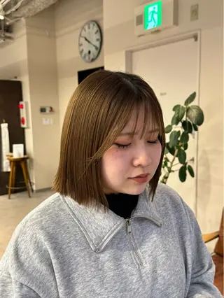 ミディアム まほ/レイヤーカット 🍒🤍透明感カラーのヘアスタイル