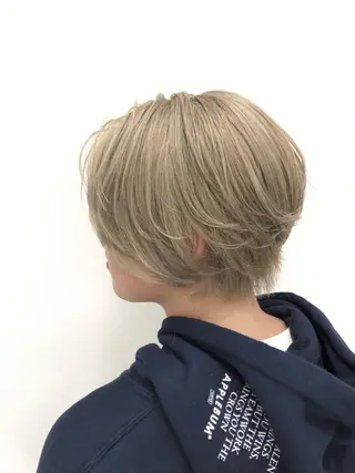 ショート カラー 艶ハイトーンブリーチ 🌈小林侑雅のヘアスタイル