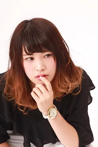 ミディアム カラー 岡本 智次のヘアスタイル