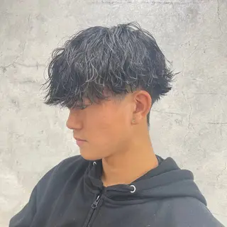 パーマ メンズ ☘️上村 ☘️髪質 改善/透明感カラーのヘアスタイル