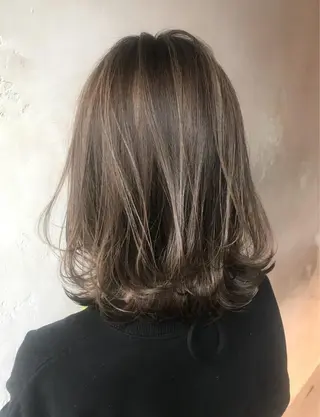 ミディアム ブリーチなし 透明感カラー/艶髪のヘアスタイル