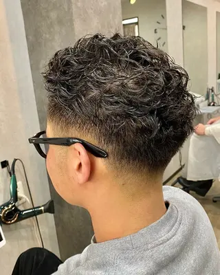 ショート パーマ メンズ 田口 慎士のヘアスタイル