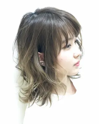 ミディアム カラー ブリーチ/バレイヤ ージュ川端裕司のヘアスタイル