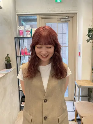 セミロング カラー ミルクティー× グレージュMOMOのヘアスタイル