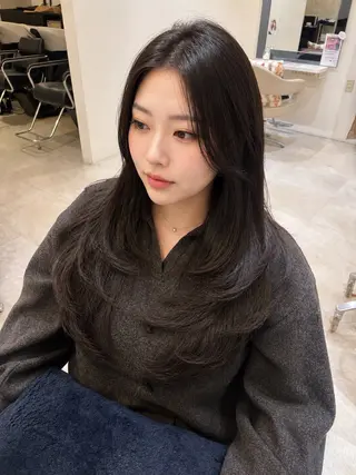 ロング 朝尾 愛花のヘアスタイル