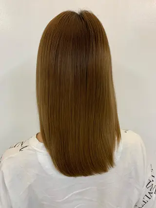 ミディアム カラー トップ スタイリストのヘアスタイル