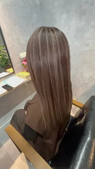 ロング motoトップカラー リスト/ブリーチカラのヘアスタイル