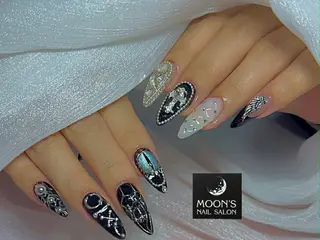 ネイル Moons nail 💅✨のネイルデザイン