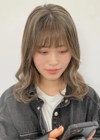 セミロング カラー DEAN ISLA 大人レイヤーカットのヘアスタイル