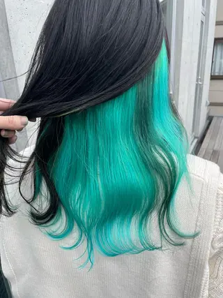 セミロング カラー インナーカラー 推し ブリーチ  髪質改善のヘアスタイル