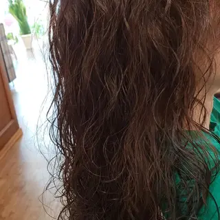 パーマ ロング 饒平名 知也のヘアスタイル