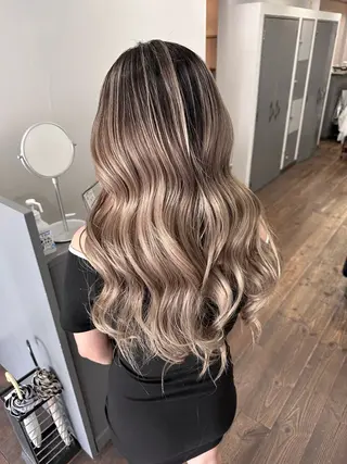 ロング バレイヤージュ 隅中秀弥のヘアスタイル