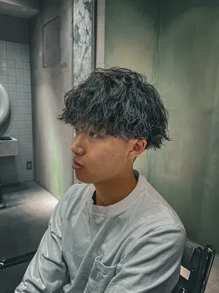 ショート パーマ メンズ ⚡メンズパーマフ ェードカットTomyのヘアスタイル