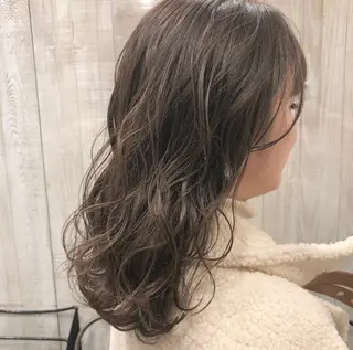 ミディアム 今井 悠菜のヘアスタイル