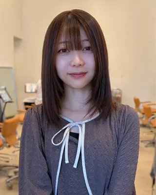 ミディアム 羽鳥 菜々子のヘアスタイル