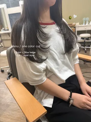 ロング Rinka/レイヤー /透明感カラーのヘアスタイル