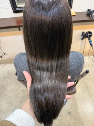 ロング カラー 三條 朋香のヘアスタイル
