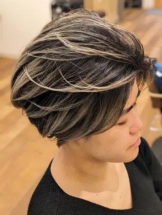 ショート カラー 根岸 進のヘアスタイル