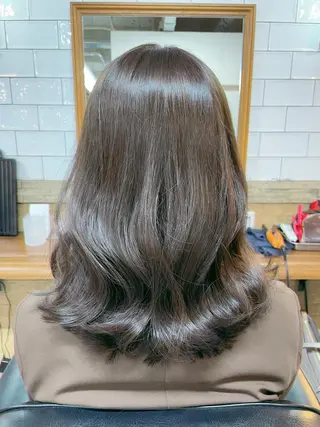 セミロング CHIHIRO メリケンビューティーのヘアスタイル
