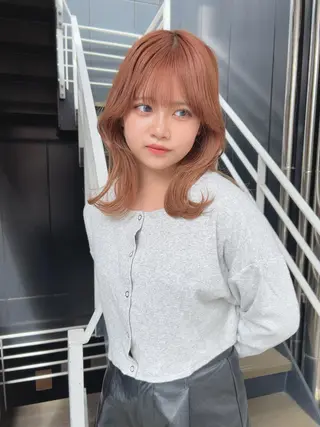 ミディアム 韓国🇰🇷レイヤー カットオリーブカラーのヘアスタイル
