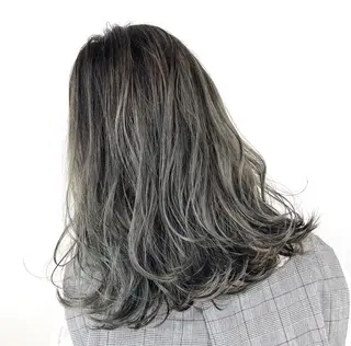 セミロング TOMOKA 艶髪/透明感カラーのヘアスタイル