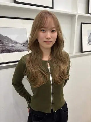 ロング カラー 伊藤 ゆいなのヘアスタイル