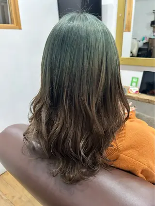 ミディアム 古澤 杏奈のヘアスタイル