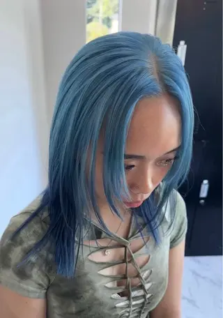 セミロング カラー にちか /似合う個性派カラーのヘアスタイル
