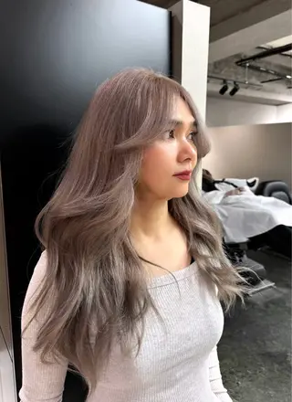 ロング karin🪩海外風 バタフライカットのヘアスタイル