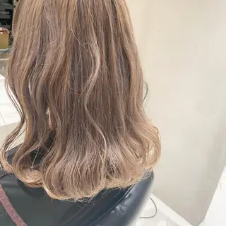ミディアム カラー カジュアルを女っぽく 𝗮𝘆𝗮𝗰𝗼のヘアスタイル