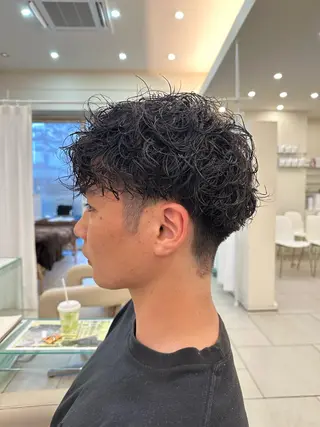 メンズ メンズ特化/メンズ パーマ/ハイトーンのヘアスタイル