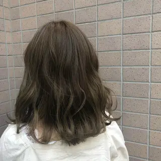 ミディアム カラー 佐川 友里のヘアスタイル
