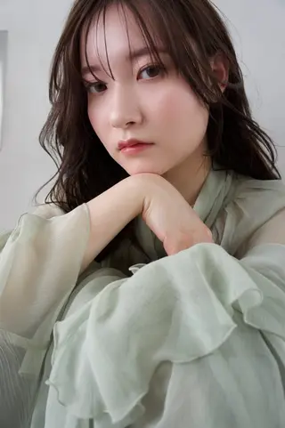 セミロング 暖色カラー 奥村陽花のヘアスタイル