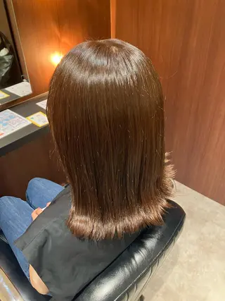 ミディアム カラー サキ🤍ハイトーン 🩰くびれ巻きヘアのヘアスタイル