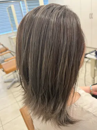 カラー ○HITOMI ○のヘアスタイル