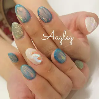 ミディアム カラー ネイル Aayley アイリ―サロンのネイルデザイン