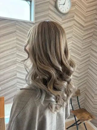 ロング 渡邉 三香子のヘアスタイル